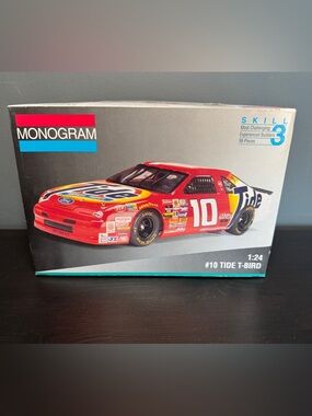 Vintage NASCAR Monogram Ricky Rudd's Ford Thunderbird 1:24Scale Model Car Kit